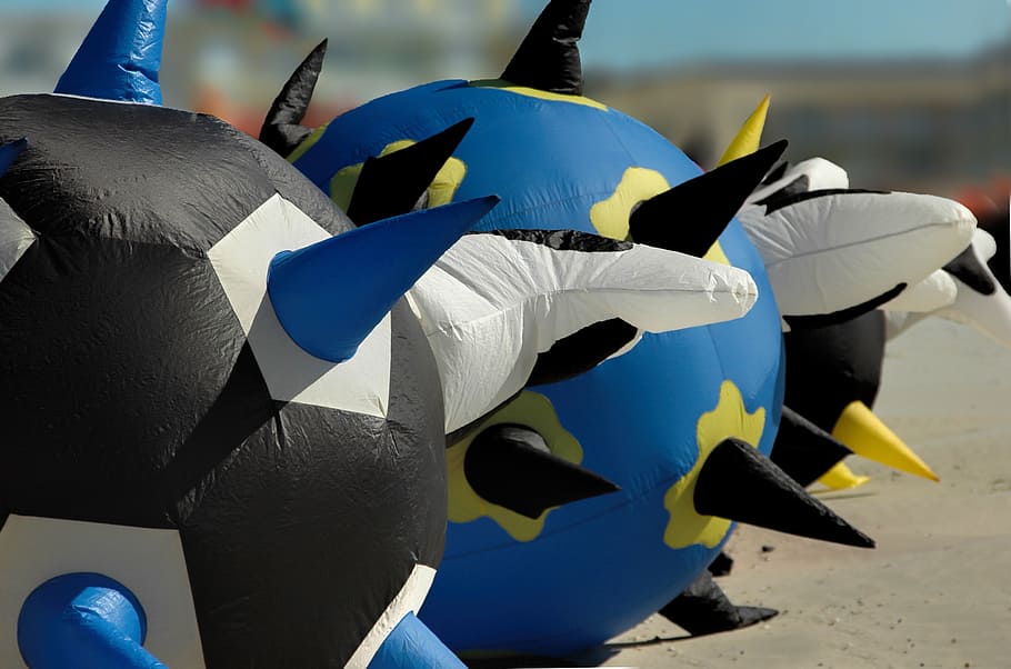 blue-and-gray inflatable beach balls, kite, berck-plage, wind HD wallpaper