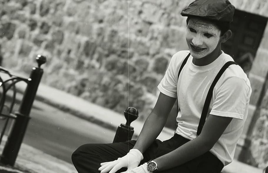man sitting on bed, mime, guy, costume, fear, emotion, funny HD wallpaper