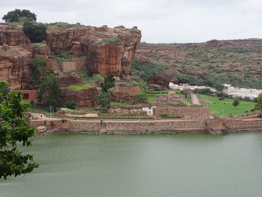 lake, agasthya lake, agastya, rocks, cliffs, sandstone, badami