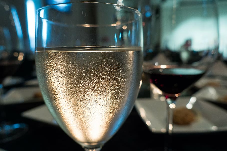 water, cup, bright, ray, light, restaurant, diner, drink, ice HD wallpaper