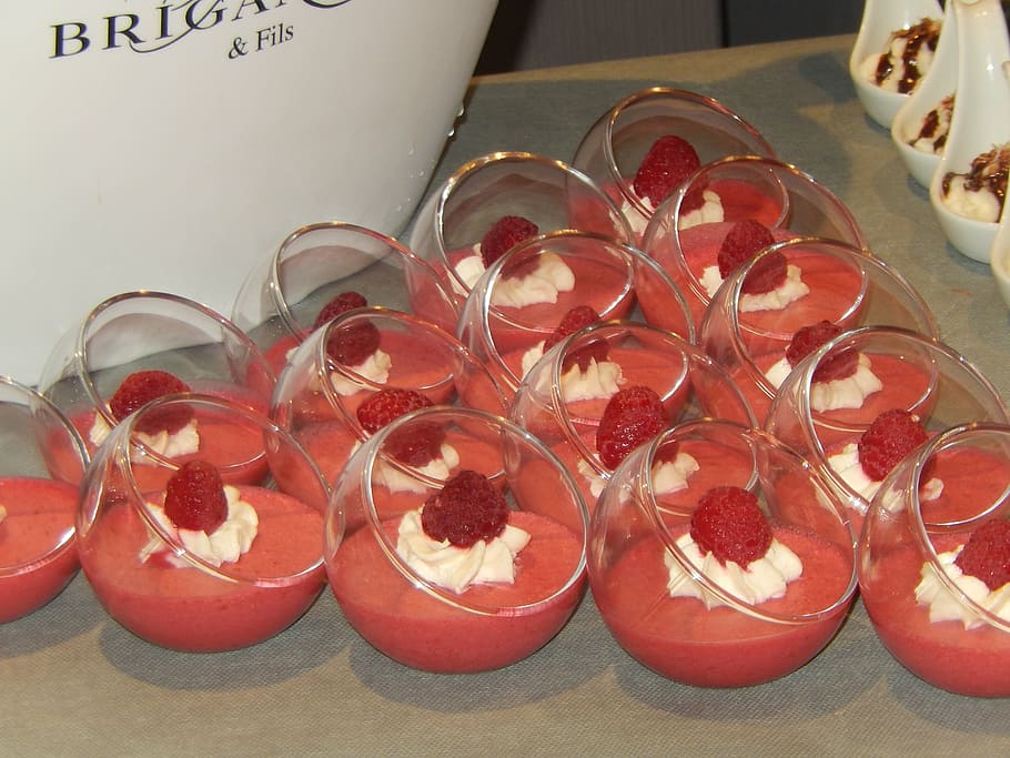 raspberry mousse, kitchen, pastry, table, red, glass - material HD wallpaper