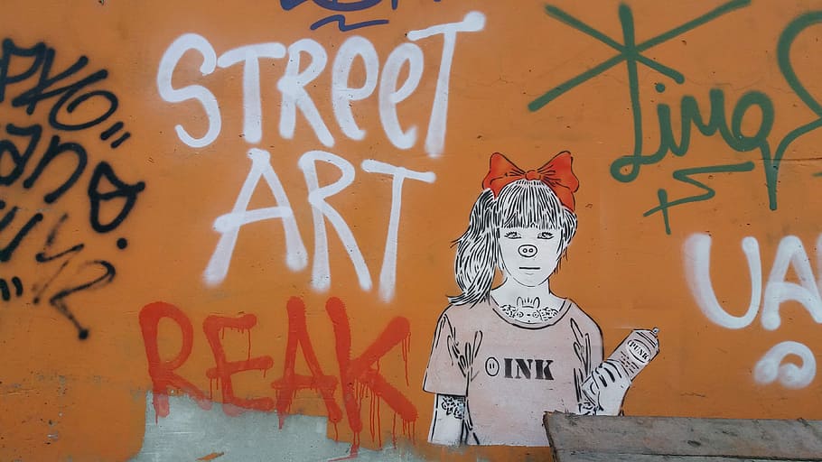 Street Art on wall, woman in pink Ink-printed shirt mural wall, HD wallpaper