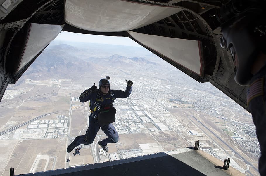 man jump out from plane, skydiver, parachuting, fall, parachute HD wallpaper
