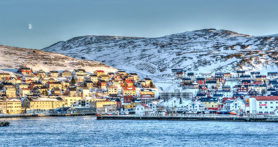 greenland village, norway, mountain, architecture, moon, honningsvag HD wallpaper