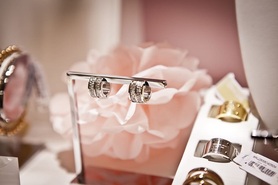 luxury, blur, flower, rings, close-up, elegant, gold, indoors HD wallpaper