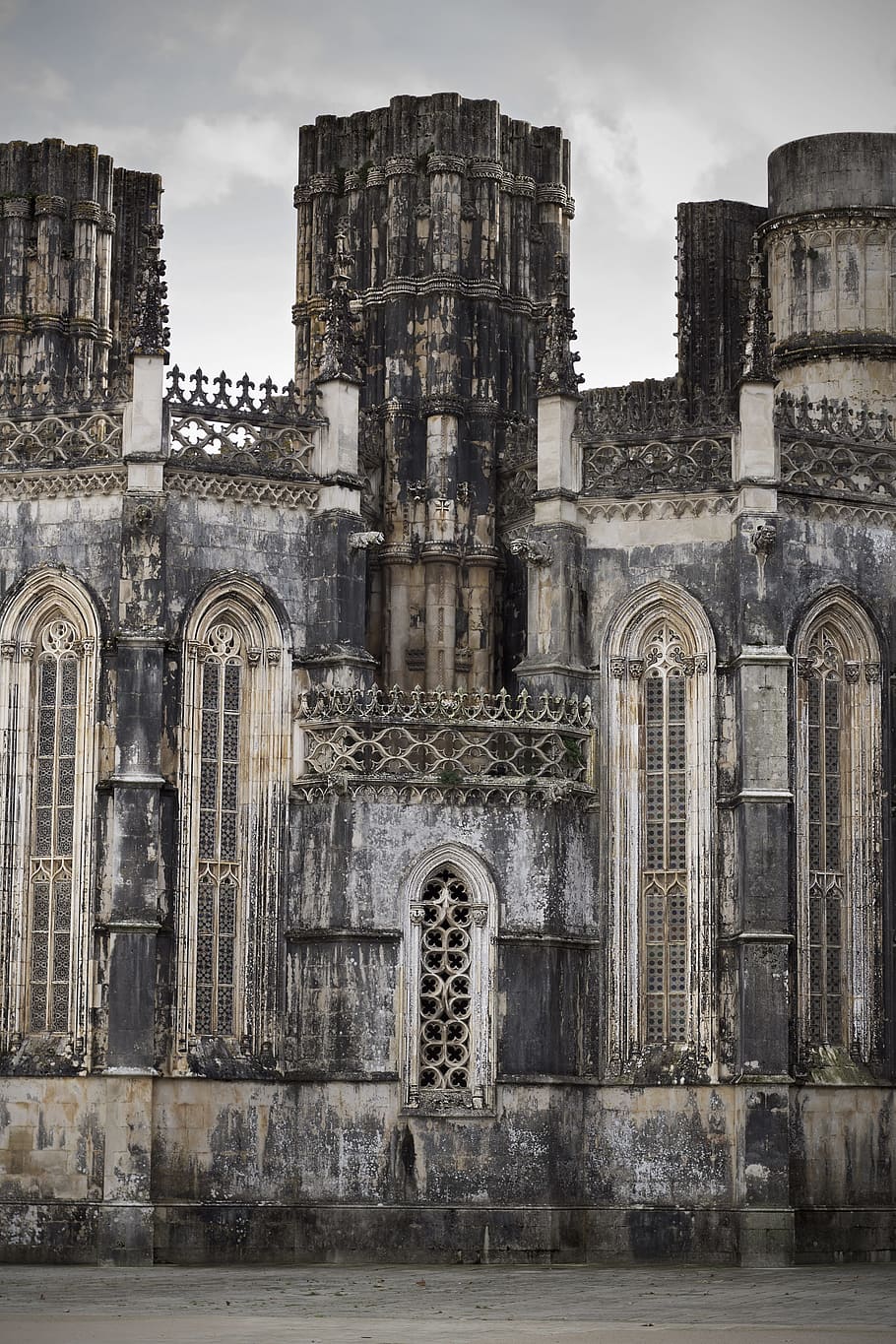 brown and gray concrete building during day, gray concrete cathedral HD wallpaper
