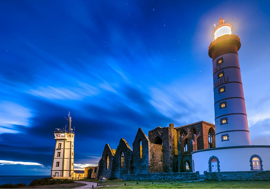 Pointe Saint Mathieu, lighthouse near body of water, tower, building