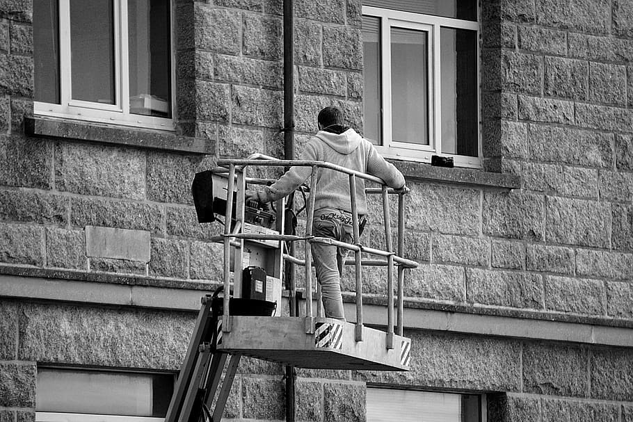 nacelle, work, worker, character, house facade, urban, city HD wallpaper