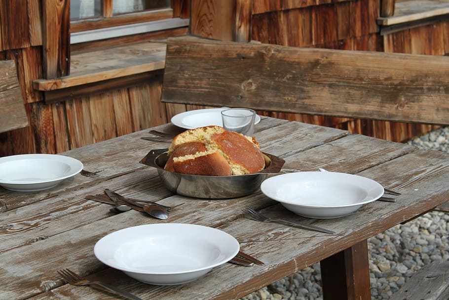 baked pie on gray pan on table, gedeckter table, cover, seat HD wallpaper