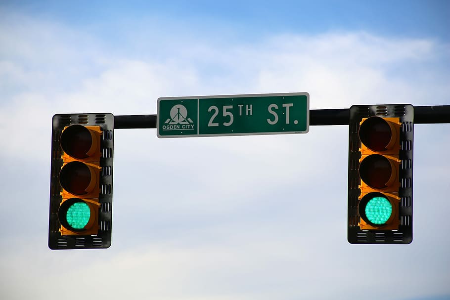 What Do Flashing Green Traffic Lights Mean In Canada