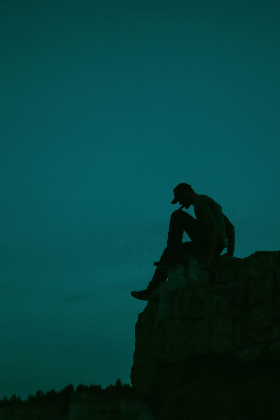 silhouette of man sitting on stone during nighttime, guy, dark HD wallpaper