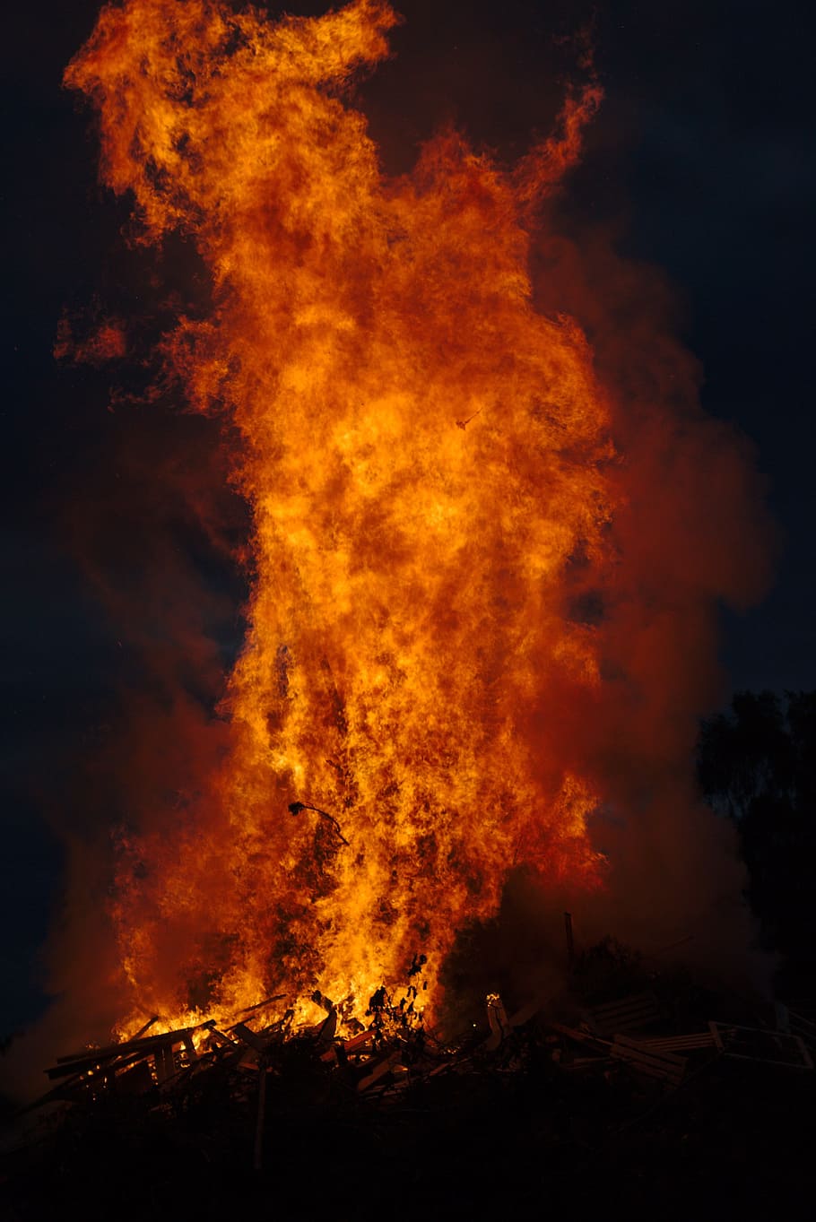 Fire, Flame, Heat, Clouds, Evening, sky, night, wood, firelight HD wallpaper