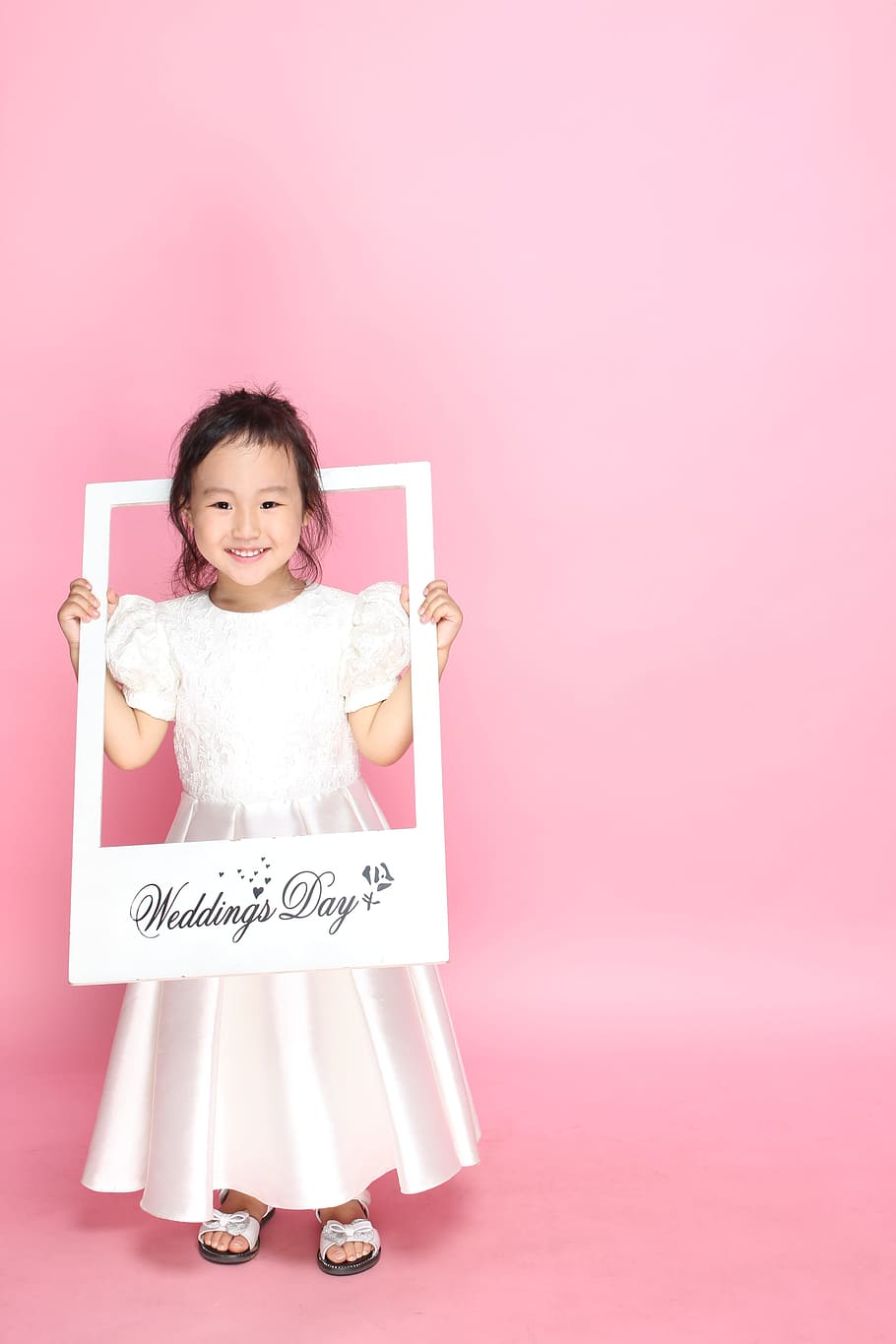 child, korea, white, looking at camera, one person, smiling HD wallpaper