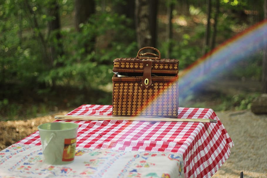 picnic bag on table, cloth, basket, garden, rainbow, outdoor HD wallpaper