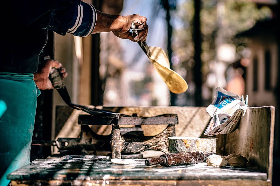 wrap, flour, food, kitchen, table, bokeh, people, man, holding HD wallpaper