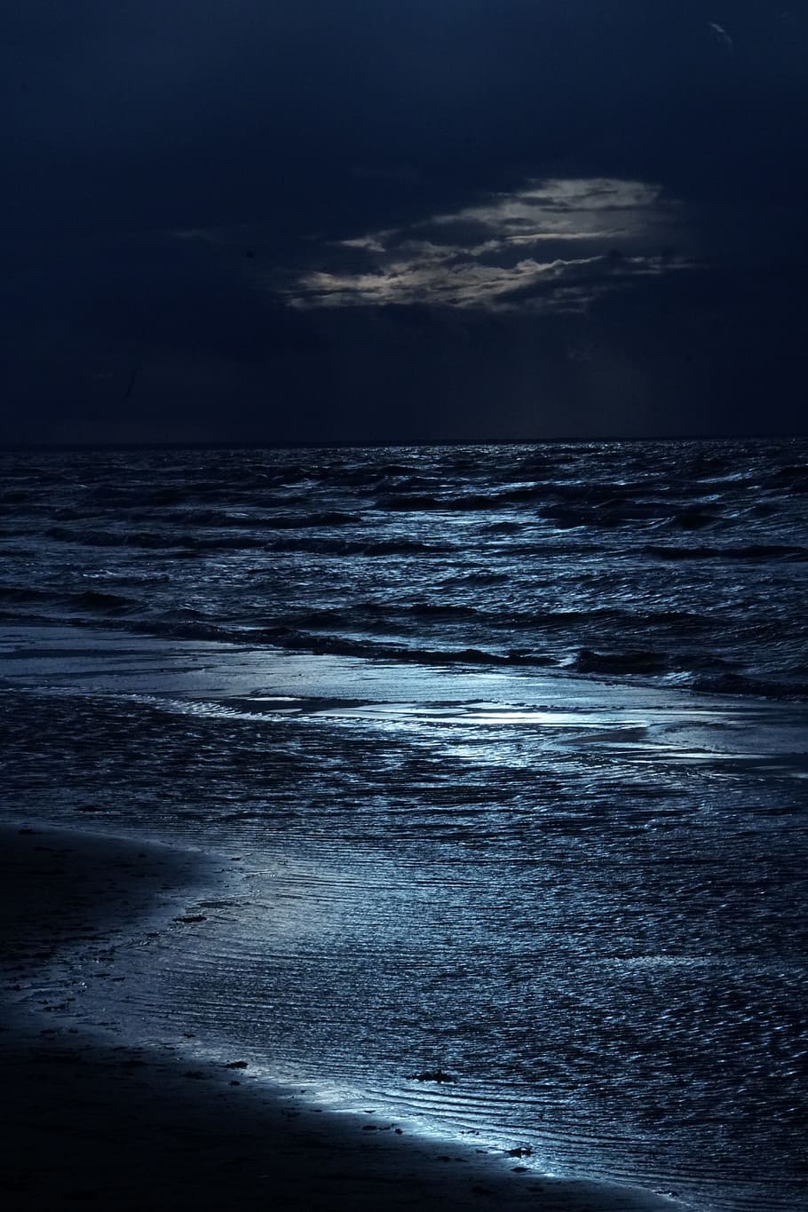 body of water during night, sea, clouds, the waves, moonlight HD wallpaper