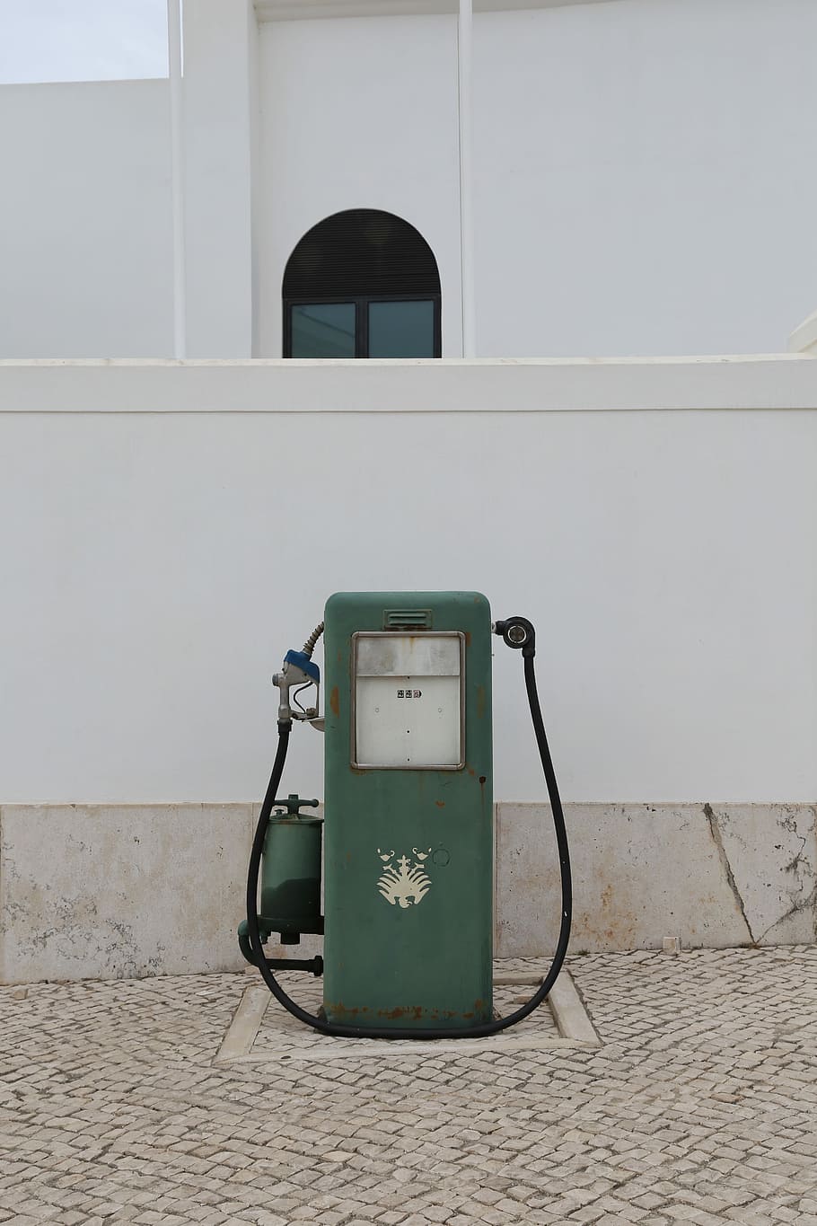 vintage green gas pump, white and blue gas nozzle, petrol, fuel, HD wallpaper