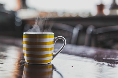 selective focus photography of mug, shallow focus photography of yellow and white ceramic coffee mug HD wallpaper