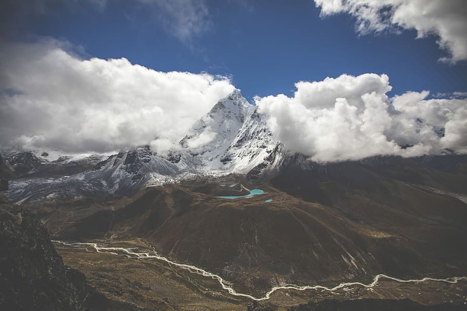 photo snowcap mountain covered with clouds, bird's eye view of mountain HD wallpaper
