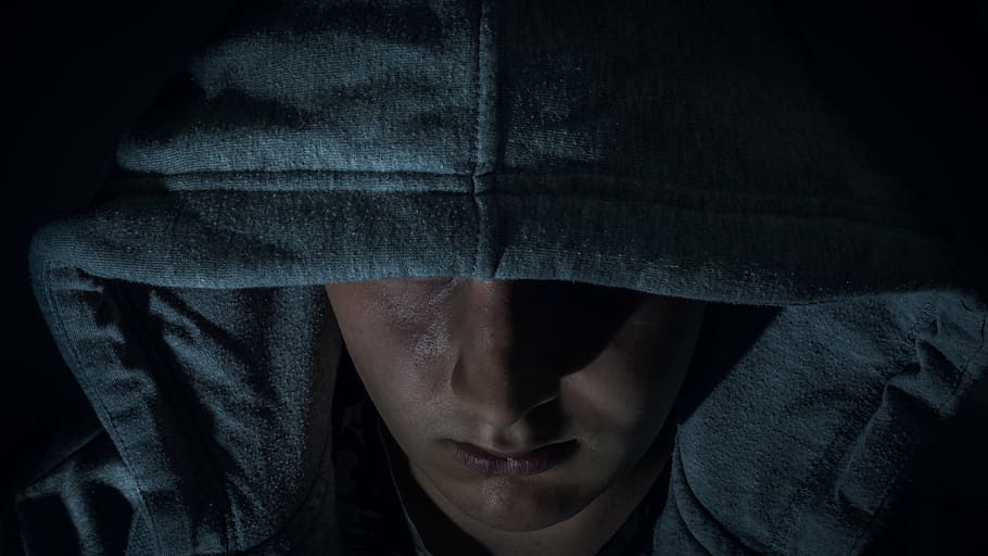 man wearing gray hoodie, threatening, dark, gloomy, back light HD wallpaper