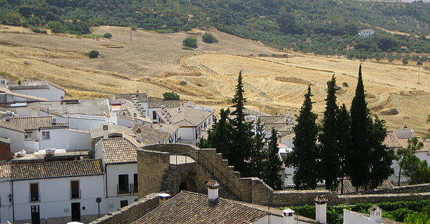 border of Ronda, white houses near yellow ground, building, desert HD wallpaper