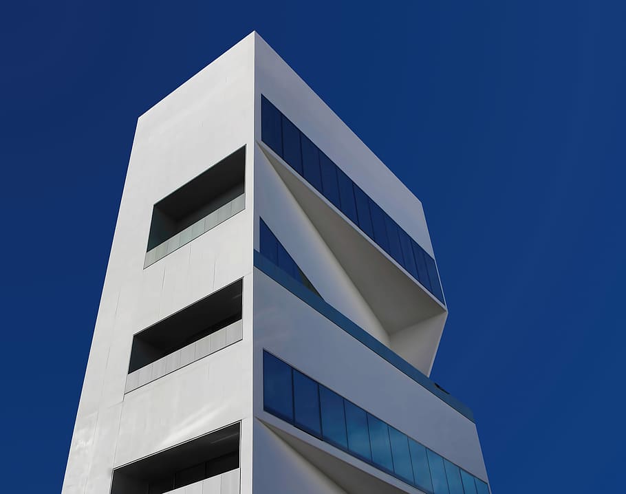white concrete building, high rise building, architecture, blue HD wallpaper
