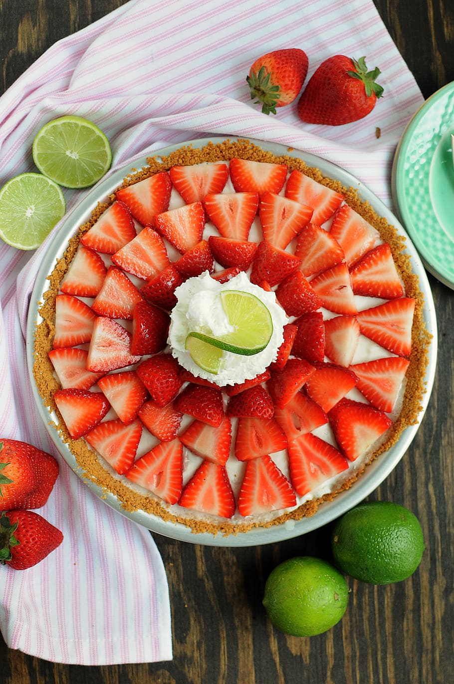 fruit-pie-cheesecake-strawberries.jpg