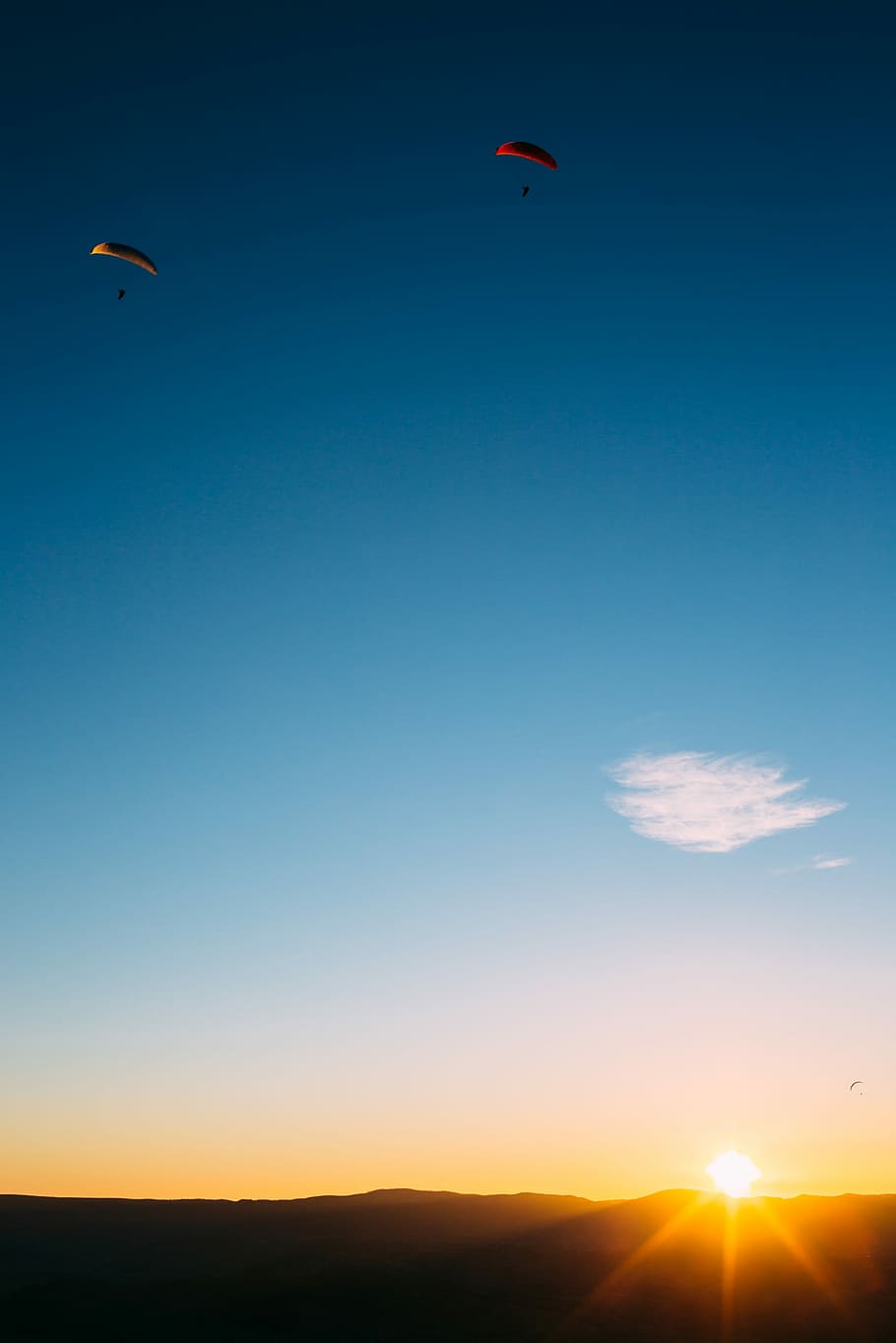 two person doing paragliding during golden hour, two person in paragliding during golden hour HD wallpaper