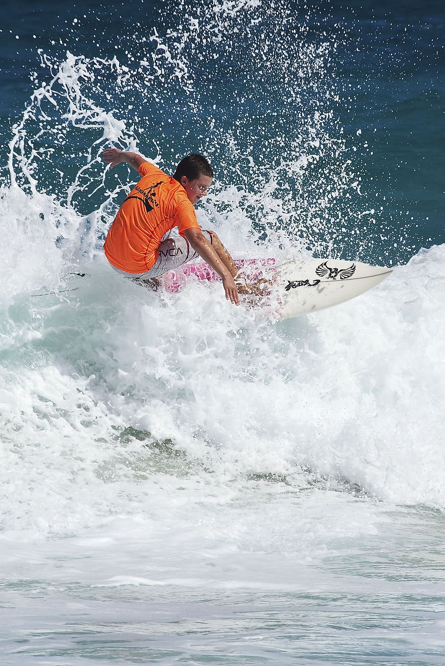 man surfboarding, surfer, surfing, wave, water, ocean, hawaii HD wallpaper