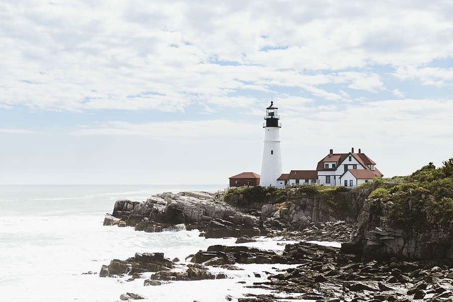white lighthouse near brown and white house, white concrete lighthouse HD wallpaper