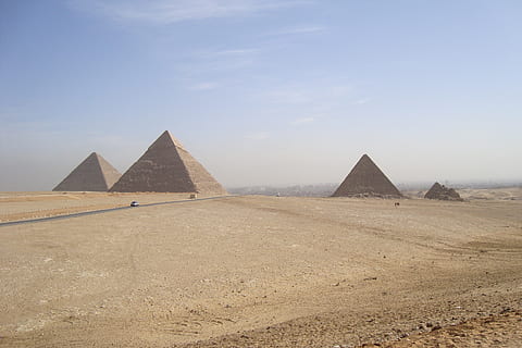 three pyramids in the middle of desert, sand, travel, soledad HD wallpaper