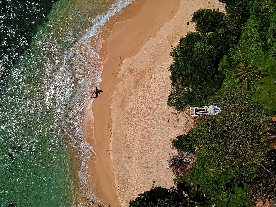green white motorized boat near green leaf trees, bird's-eye view photography of seashore and sea HD wallpaper