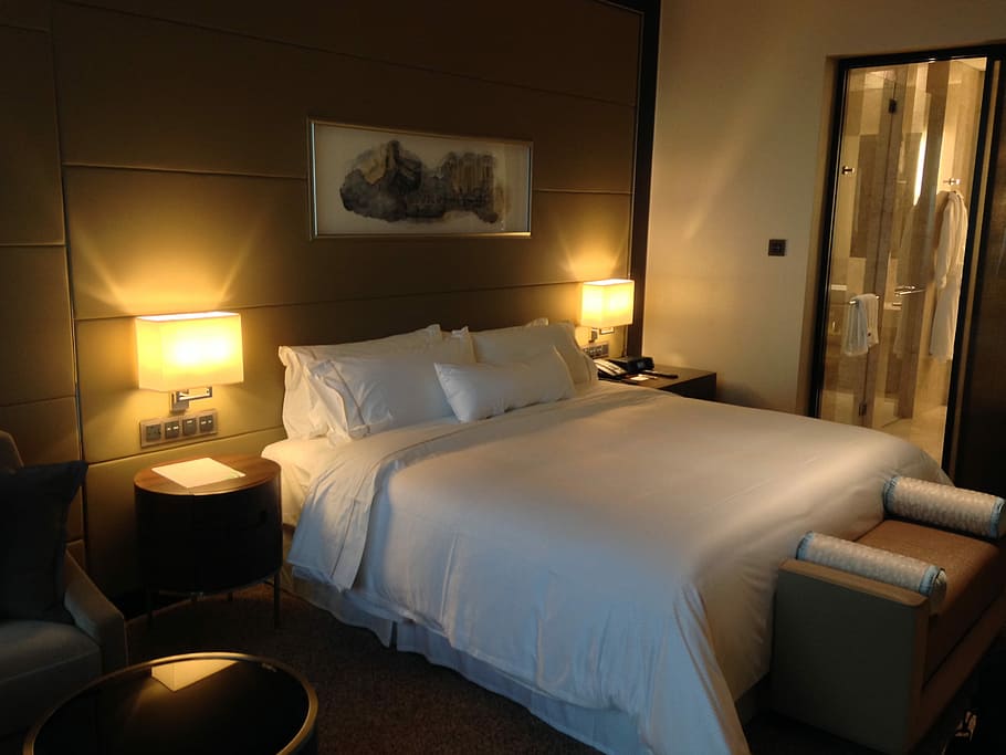 bedroom set, hotel, vacation, relax, travel, duvet, indoors HD wallpaper
