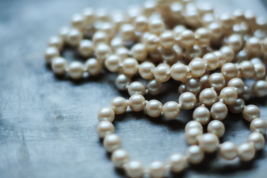 close-up photography of white pearl jewelry, Chaplet, Beads, mother of pearl, HD wallpaper