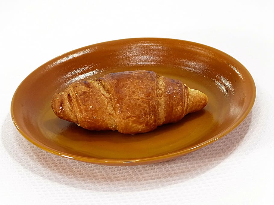 plate, brunette, crescent, bakery, breakfast, food and drink HD wallpaper