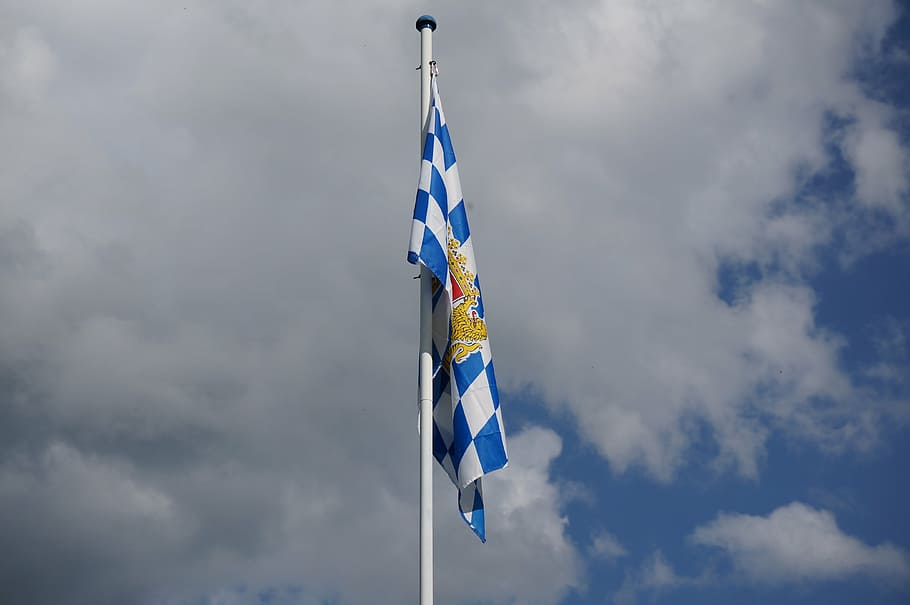 bayern flag, calm, flagpole, bavaria, flag of bavaria swabia, HD wallpaper