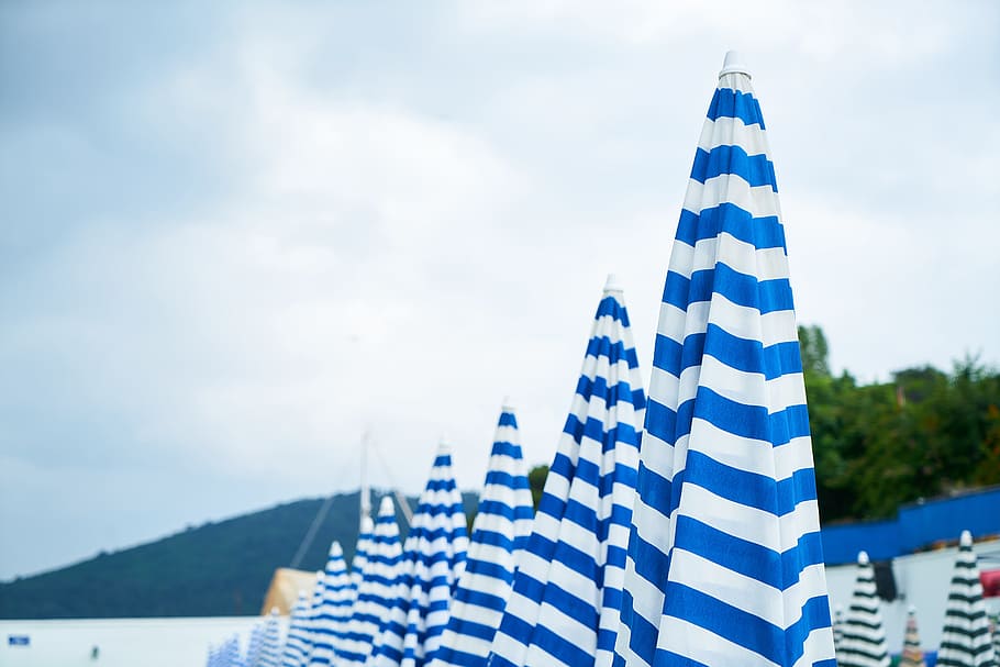 umbrella, blue, white, out, sunbeds, pool, holiday, background HD wallpaper