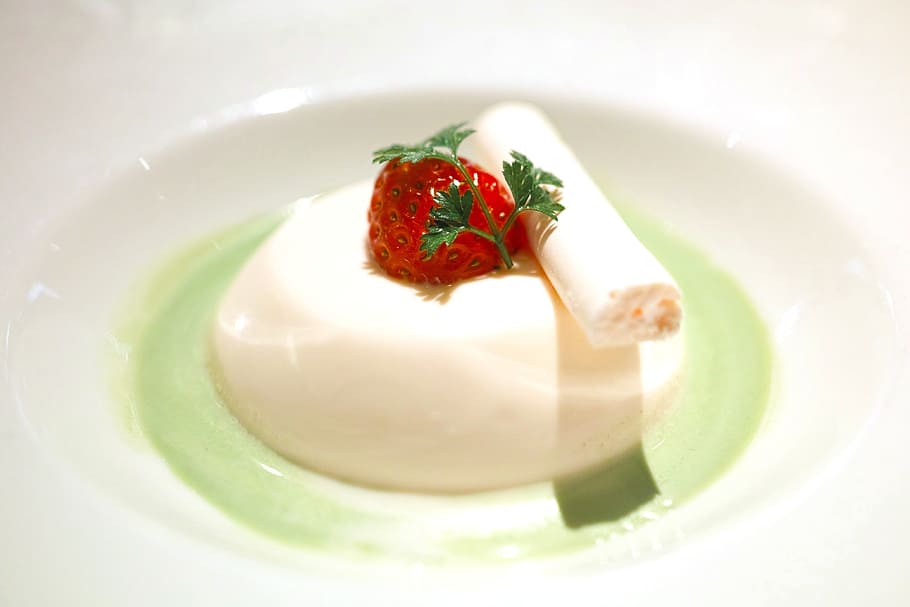 Restaurant, Dessert, Cake, Suites, strawberry, brand performance check HD wallpaper