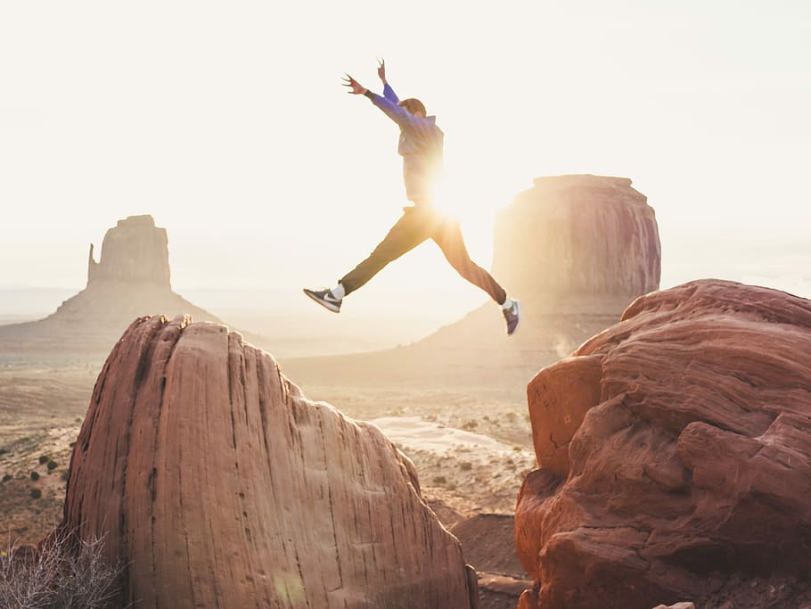 man jumping between two rocks, man jumping on mountain cliff, HD wallpaper