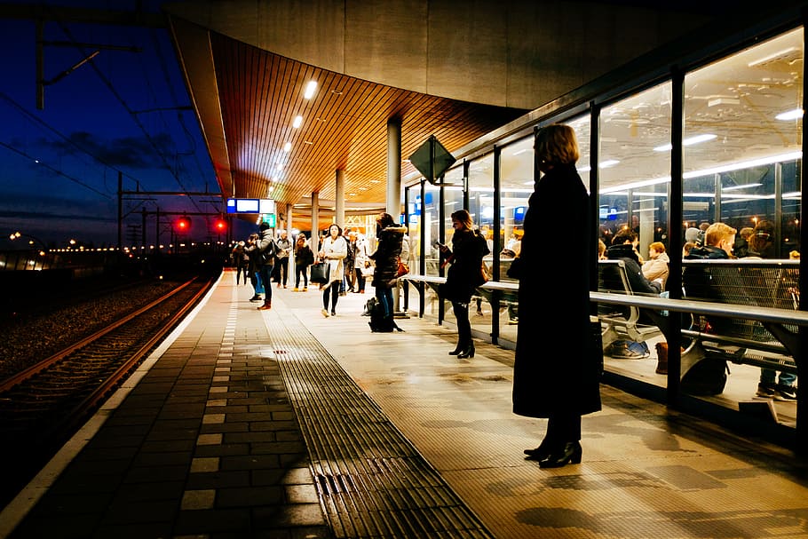 people, lights, night, crowd, platform, public transportation HD wallpaper