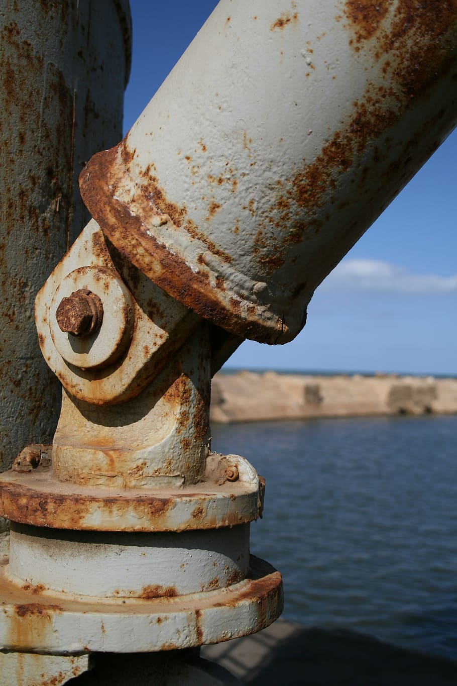 port, beach, sea, bay, old, metal, rusty, no people, focus on foreground HD wallpaper