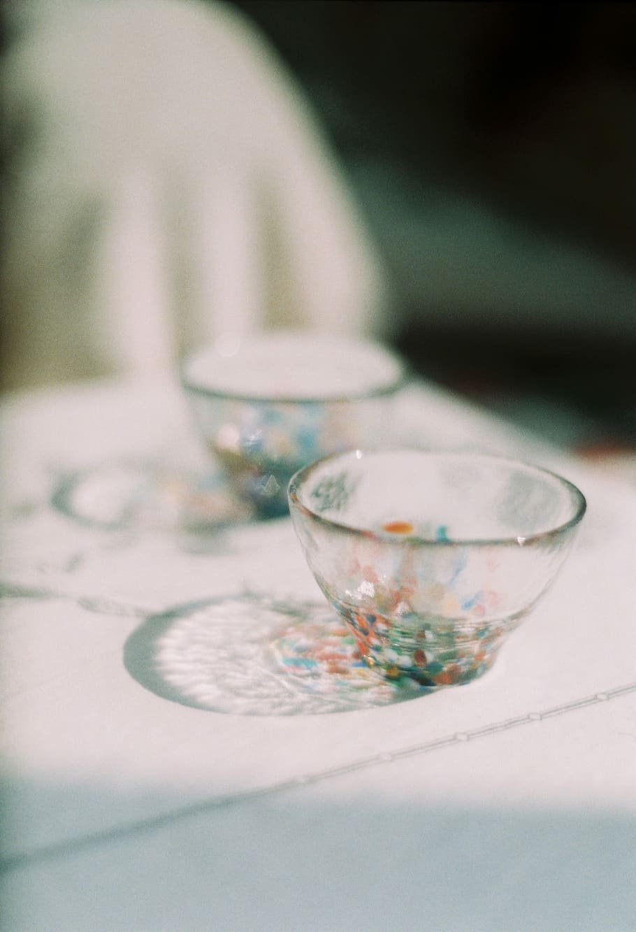 two clear glass cups, bowl, pattern, art, selective focus, table HD wallpaper