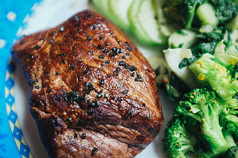 Beef steak with black salt close up, broccoli, green, healthy HD wallpaper