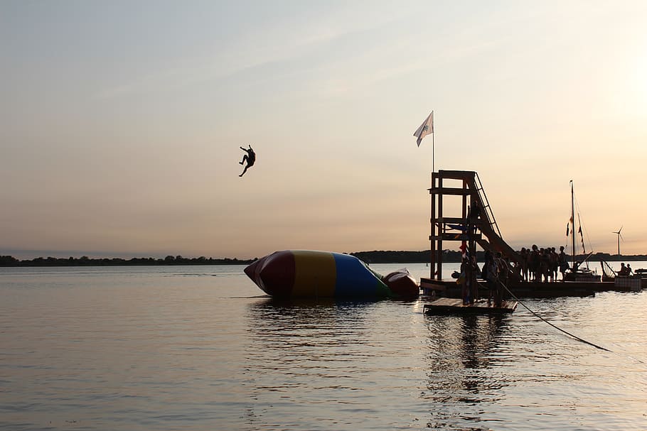 flight, baldwin, water, sunset, fly, fun, joy, his child, sea HD wallpaper