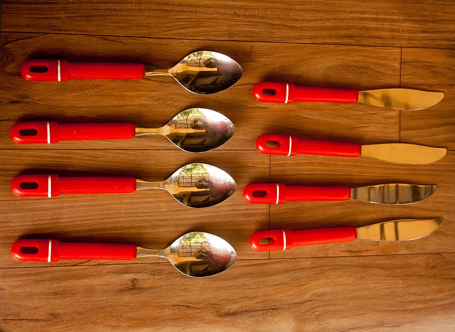 spoons, knives, dishes, silverware, restaurant, dinner, wood - Material HD wallpaper