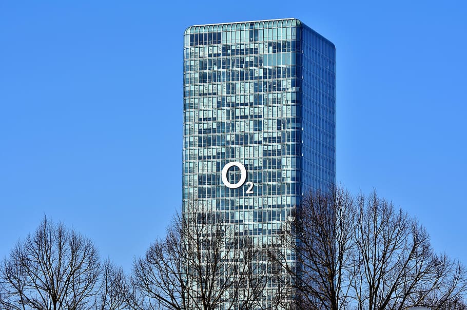 O2 building, skyscraper, tower, skyline, glass facade, architecture HD wallpaper