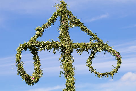 green arrow plant decor, midsummer, pole, tradition, sweden HD wallpaper