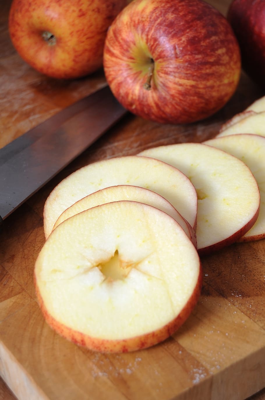 several slices of apple, fruit, red, vitamins, frisch, healthy HD wallpaper
