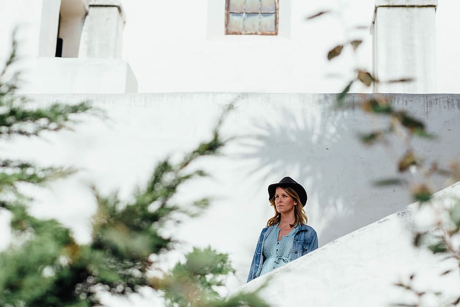 woman standing beside white wall during daytime, time Of Day HD wallpaper