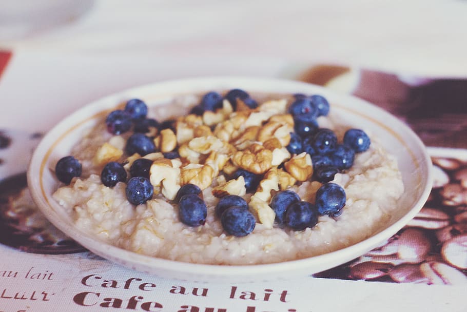 rice with blueberries in round white ceramic saucer, breakfast HD wallpaper